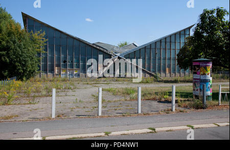 Rotehornpark Mehrzweckhalle HYPARSCHALE Magdeburg 1969 von Ulrich Müther u ein stützenfreier errichtet Innenraum Grundfläche 48 x 48 m Leerstand seit 19. Stockfoto