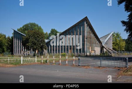 Rotehornpark Mehrzweckhalle HYPARSCHALE Magdeburg 1969 von Ulrich Müther u ein stützenfreier errichtet Innenraum Grundfläche 48 x 48 m Leerstand seit 19. Stockfoto