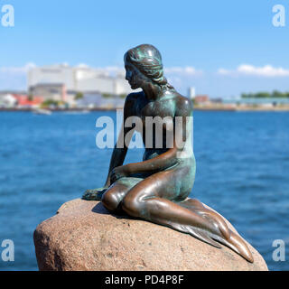Die kleine Meerjungfrau in Kopenhagen. Den Lille Havfrue, eine Statue von Edvard Eriksen, Langelinie Promenade, Kopenhagen, Dänemark Stockfoto