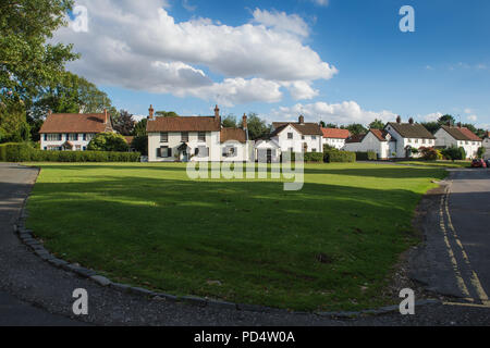 Die Schule Grün im Dorf Bischof Burton, East Riding von Yorkshire, Vereinigtes Königreich, am Donnerstag, den 2. August 2018, Stockfoto