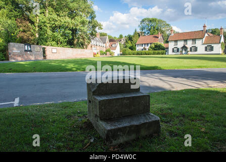 Die Schule Grün im Dorf Bischof Burton, East Riding von Yorkshire, Vereinigtes Königreich, am Donnerstag, den 2. August 2018, Stockfoto