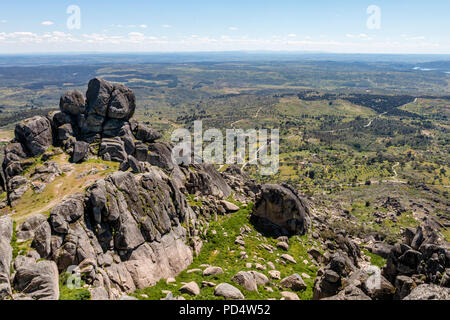 Felsbrocken in Monsanto Portugal Stockfoto