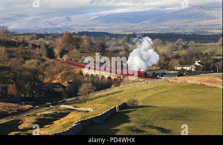 45699 Köpfe Vergangenheit Crosby Garrett am 17.2.18 mit einem Winter Cumbrian Mountain Express. Stockfoto