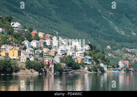 Häuser in Odda-Fjord, Norwegen Stockfoto