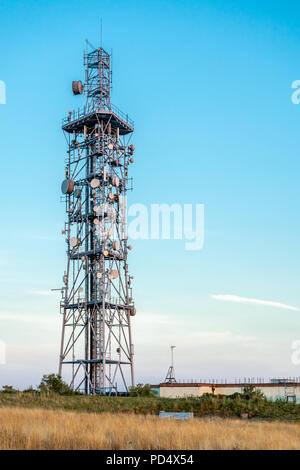 Butser Hill Radio Communications Mast/Turm, Hampshire, England, Großbritannien Stockfoto