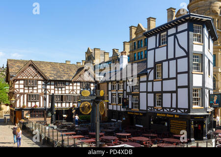 Shambles Square in Manchester. Haus der Sinclairs Oyster Bar und die Alten Wellington Inn Stockfoto