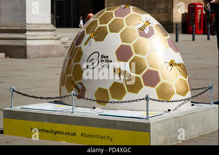 Buzzi - Lizzie Rose Chapman. Bee in der Stadt, Kunst im öffentlichen Raum in der Stadt Manchester. Über 100 Bienen auf einer freien Family Fun Trail. Stockfoto