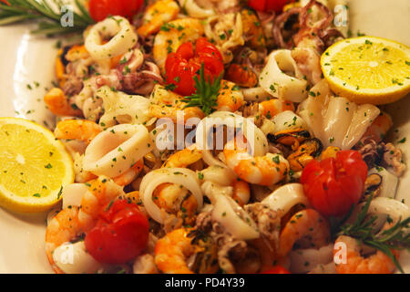 Garnelen und Tintenfische Sea Food platter Stockfoto