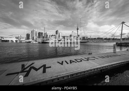 Viaduct Harbour am Goldenen Stunde Stockfoto