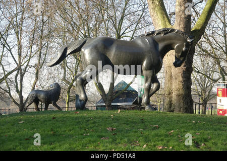 LONDON - ENGLAND - Jan 21, 2017: Die Tiere in Kriegerdenkmal, außerhalb der Hyde Park in der Nähe von Bach Tor entfernt, erinnert an Tiere starben in Kriegen und confli Stockfoto