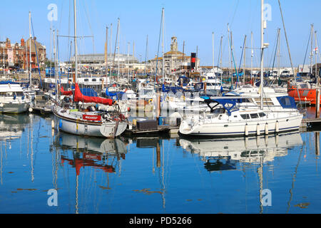 Blick über den Hafen von Ramsgate Royal, das Maritime Museum auf der Isle of Thanet, in Kent, Großbritannien Stockfoto