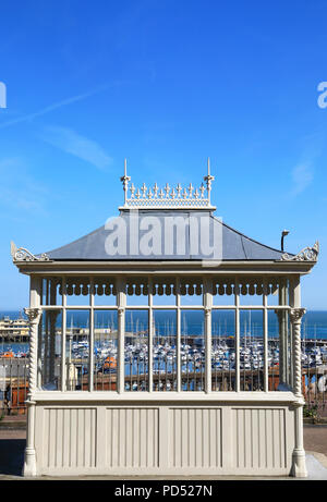 Typische Unterkünfte am Meer in Ramsgate, auf der Isle of Thanet, in Kent, Großbritannien Stockfoto