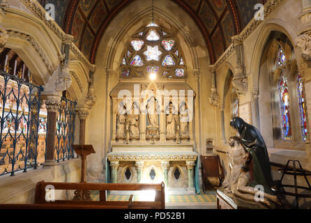 Innenraum von Pugin das historische St. Augustine's Kirche und Heiligtum in Ramsgate, auf der Isle of Thanet, in Kent, Großbritannien Stockfoto