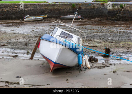 Angeln Boot an Carrigaholt auf der Loophead Halbinsel, County Clare, Irland Stockfoto