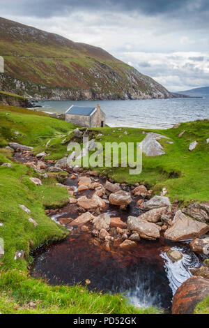 Hungersnot Cottage in Keem Bay auf Achill Island, County Mayo, Irland Stockfoto