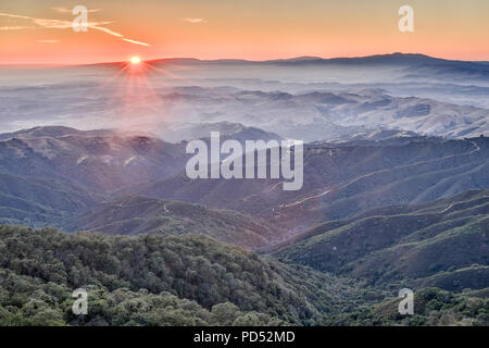 Sonnenuntergang über Fremont Peak State Park. Stockfoto