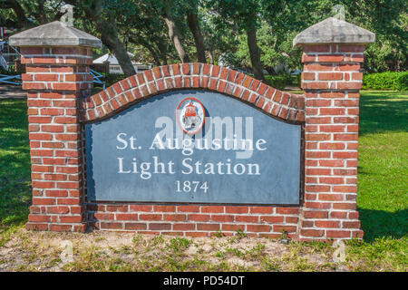 Der St. Augustine Leuchtturm liegt am nördlichen Ende der Anastasia Insel, innerhalb der heutigen Stadtgrenzen von St. Augustine, Florida. Stockfoto