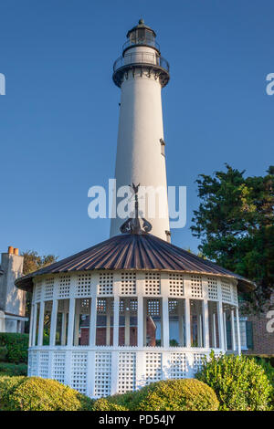 St Simons Island Leuchtturm auf St. Simon's Island vor der Küste von Georgia war im Jahre 1872 und ersetzt eine frühere Leuchtturm im Jahr 1810 gebaut. Stockfoto