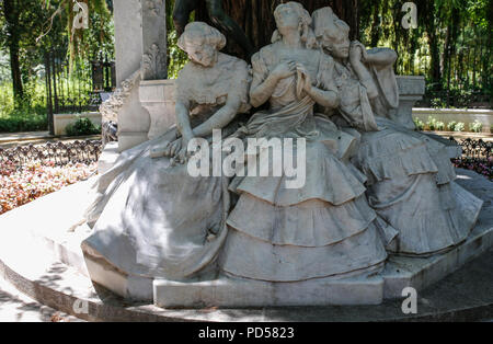 Sevilla, Spanien - Juli 7., 2018: Dichter Becquer Sculptorical Gruppe in Sevilla Maria Luisa Park, Spanien. Durch Bechini Bildhauer modelliert Stockfoto