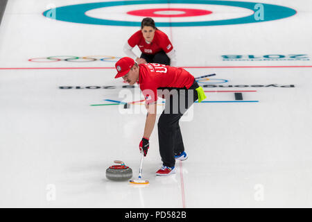 Rebecca and Matt Hamilton (USA) competing in the Mixed Doubles Curling round robin at the Olympic Winter Games PyeongChang 2018 Stockfoto
