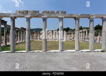 Blick auf die Kolonnade des Palaestra (Wrestling hall) Komplexe, die aus dem 3. Jahrhundert v. Chr. bis zum 4. Jahrhundert n. Antiken Messene. Peloponne Stockfoto