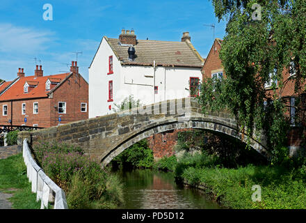 Die alte Packesel Brücke über den Fluß Leven, Stokesley, Hambleton, North Yorkshire, England, Großbritannien Stockfoto