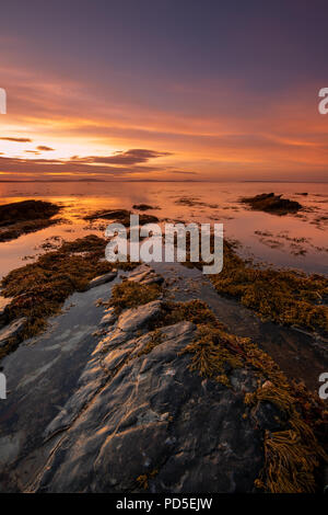 Sonnenuntergang am Hoxa Head, South Ronaldsay, Orkney. Stockfoto