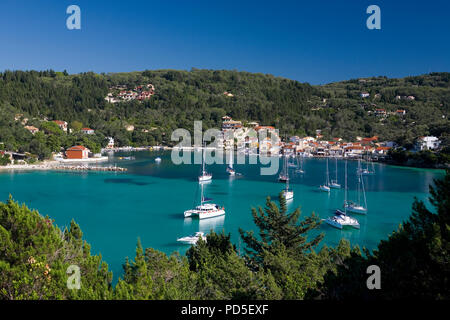 Die hübsche kleine Harbourside Dorf Lakka, Paxos, Griechenland Stockfoto