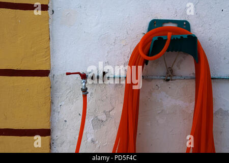 Straße Detail in dem hübschen kleinen Hafen Dorf Lakka, Paxos, Griechenland Stockfoto