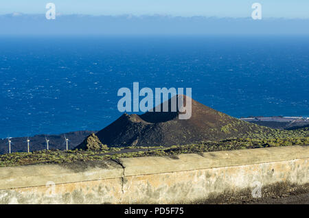 Blick über den Vulkan de Teneguia und die Salinas de Fuencaliente, La Palma, Kanarische Inseln, Spanien Stockfoto