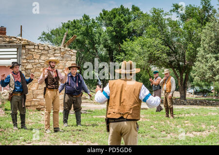 Billy the Kid entkommen und schießerei Reenactment während der alten Lincoln Tage in Lincoln, New Mexico, USA. Stockfoto