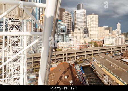Seattle, Washington, USA - Juli 6, 2018: Blick auf Seattle Downtown von großen Riesenrad, Seattle, Washington, USA Stockfoto
