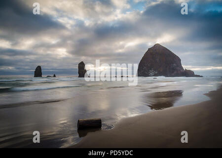 Cannon Beach bei Sonnenuntergang Stockfoto