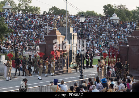 Wagah-Attari Grenze Zeremonie. Grenze zwischen Indien und Pakistan über 29 km von Amritsar und 22 aus Lahore, Juni 2018 Stockfoto