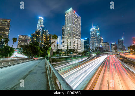 4Th Street Bridge an der blauen Stunde Stockfoto