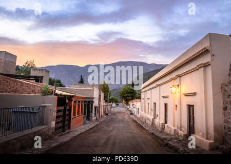 Purmamarca Stadt bei Nacht - Purmamarca, Jujuy, Argentinien Stockfoto