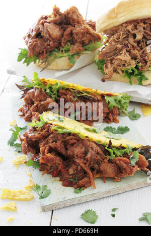 Zog Schweinefleisch taco Sandwiches, Wraps Stockfoto