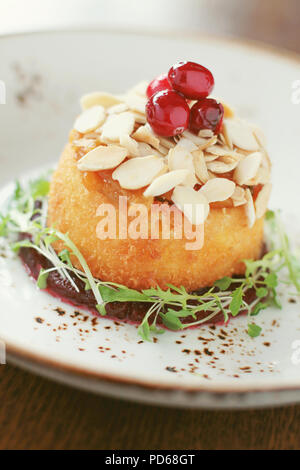 Baked brie Käse Vorspeise Vorspeise Stockfoto