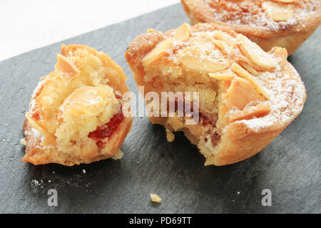 Koch, Bakewell Torten Stockfoto