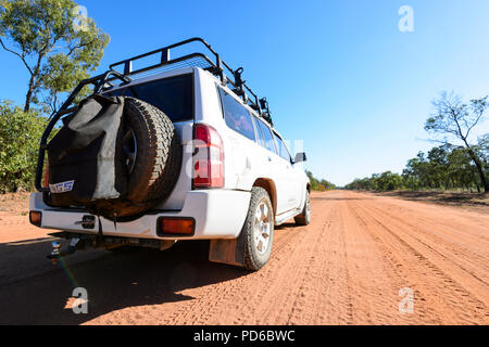 4x4 Nissan Patrol auf der Wellpappe Halbinsel Entwicklung Straße (PDR), Cape York Halbinsel, Far North Queensland, FNQ, QLD, Australien Stockfoto