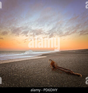 Der Strand von Birdlings Flat, Banken Halbinsel, Neuseeland, in den frühen Morgen. Stockfoto