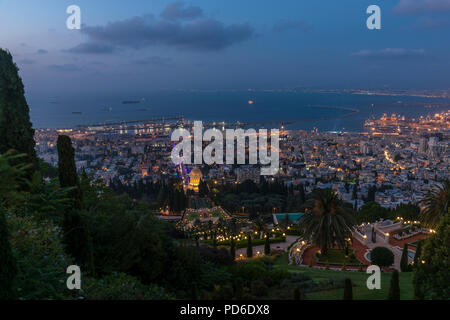 Bahai Schrein in Haifa, Stadt bei Nacht Stockfoto