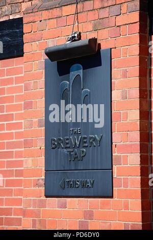 Die Brauerei auf eine Wand an der Nationalen Brauerei Center, Burton upon Trent, Staffordshire, England, UK, Westeuropa tippen Sie auf Anmelden. Stockfoto