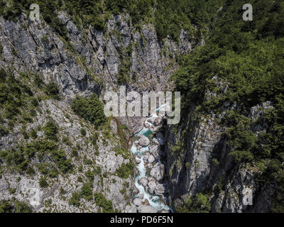 Theth National Park befindet sich in der Grafschaft Shkodra, Albanien positioniert. Diese außergewöhnliche Landschaft ist im zentralen Teil der Albanischen Alpen. Stockfoto