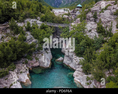 Theth National Park befindet sich in der Grafschaft Shkodra, Albanien positioniert. Diese außergewöhnliche Landschaft ist im zentralen Teil der Albanischen Alpen. Stockfoto