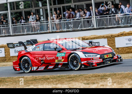 2018 Audi RS5 DTM mit Fahrer Frank Biela am Goodwood Festival 2018 von Geschwindigkeit, Sussex, UK. Stockfoto