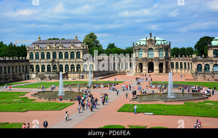 Panorama der Zwinger, einem barocken königlichen Palast verwandelte sich in der Museumskomplex mit den Gemaldegalerie Alte Meister (Gemäldegalerie Alte Meister) Stockfoto