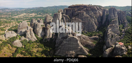 Die Meteora ist eine Felsformation in Zentral Griechenland Hosting eines der größten und bedeutendsten jäh errichtet Komplexe von orthodoxen Klöstern. Stockfoto