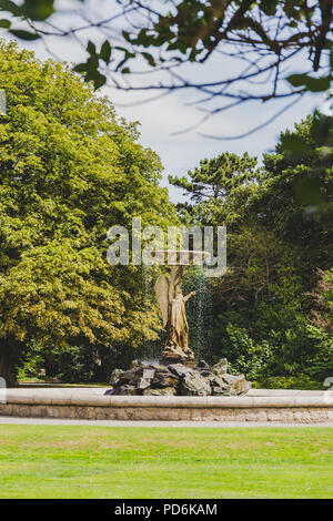 DUBLIN, Irland - August 4th, 2018: Blick auf die Iveagh Gardens in Dublin City Center shot in vollen Sommer Stockfoto