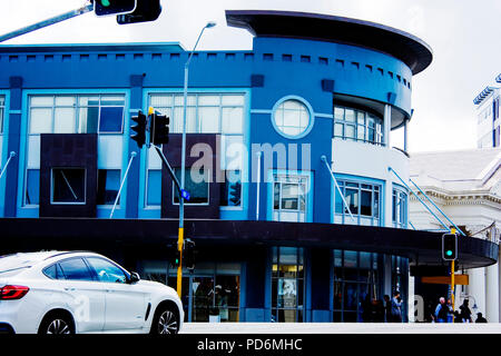 Besetzt CBD mit einem Auto und blauen Gebäude in Auckland in der Queen Street Stockfoto